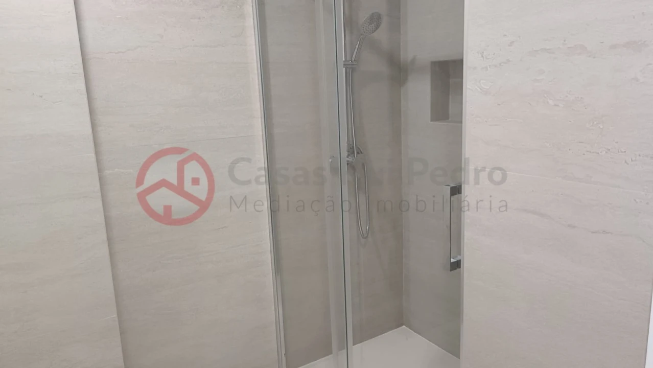 Apartamento T2 para Arrendamento em Laranjeiro e Feijó Foto 23