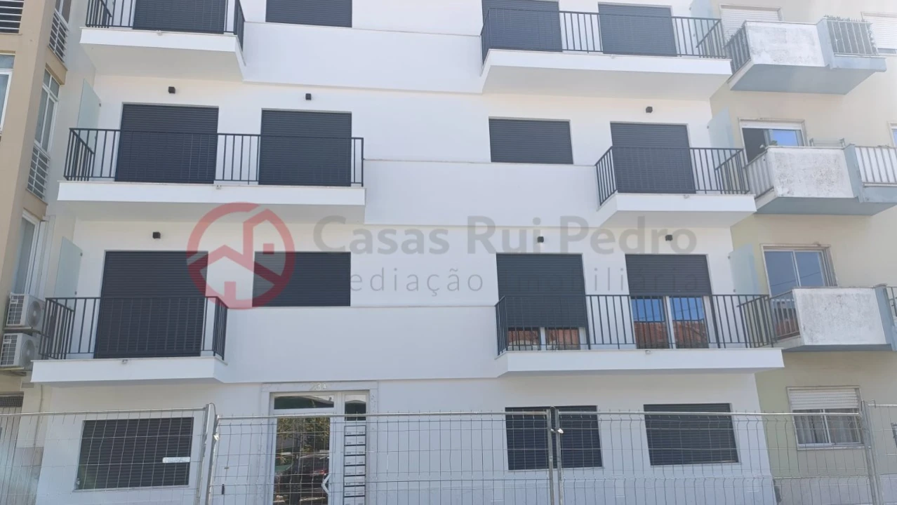 Apartamento T2 para Arrendamento em Laranjeiro e Feijó Foto 37