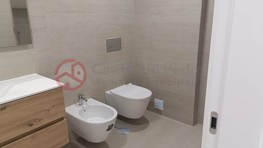 Apartamento T2 para Arrendamento em Laranjeiro e Feijó Foto 22