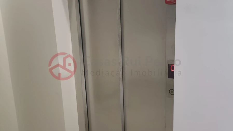 Apartamento T2 para Arrendamento em Laranjeiro e Feijó Foto 32