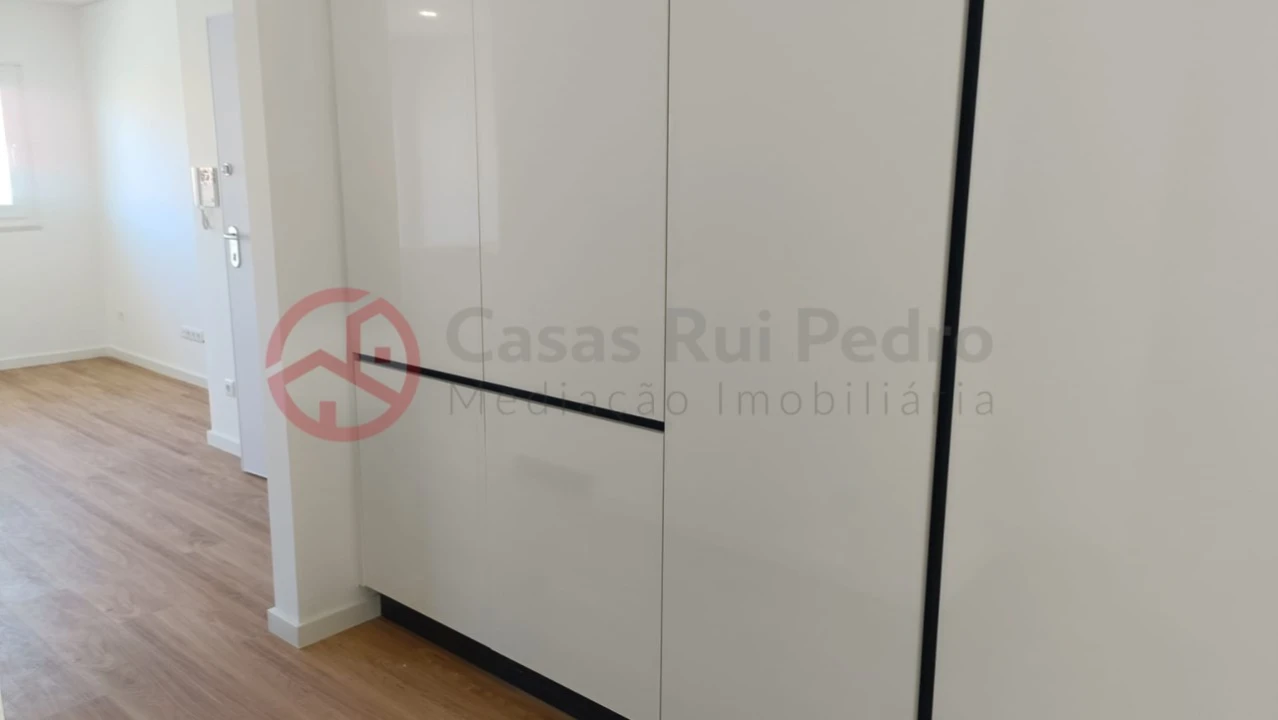 Apartamento T2 para Arrendamento em Laranjeiro e Feijó Foto 14