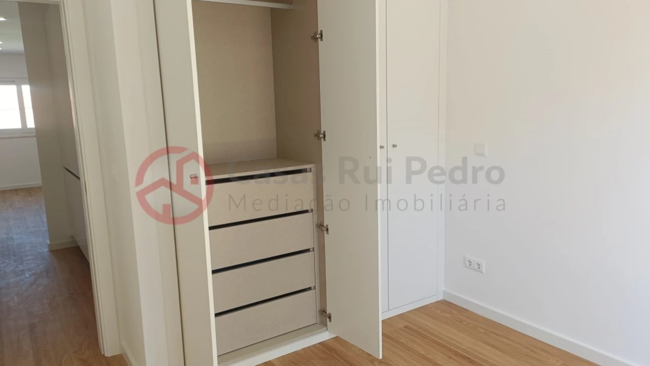 Apartamento T2 para Arrendamento em Laranjeiro e Feijó Foto 19