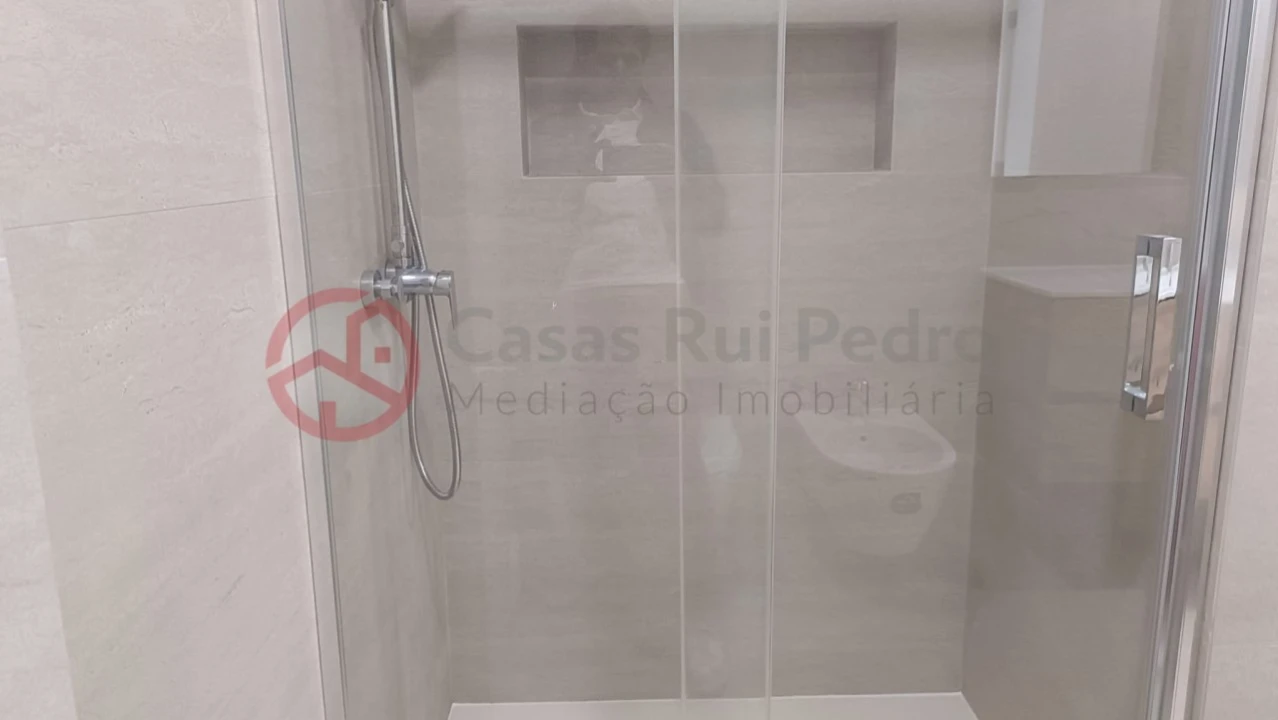 Apartamento T2 para Arrendamento em Laranjeiro e Feijó Foto 20