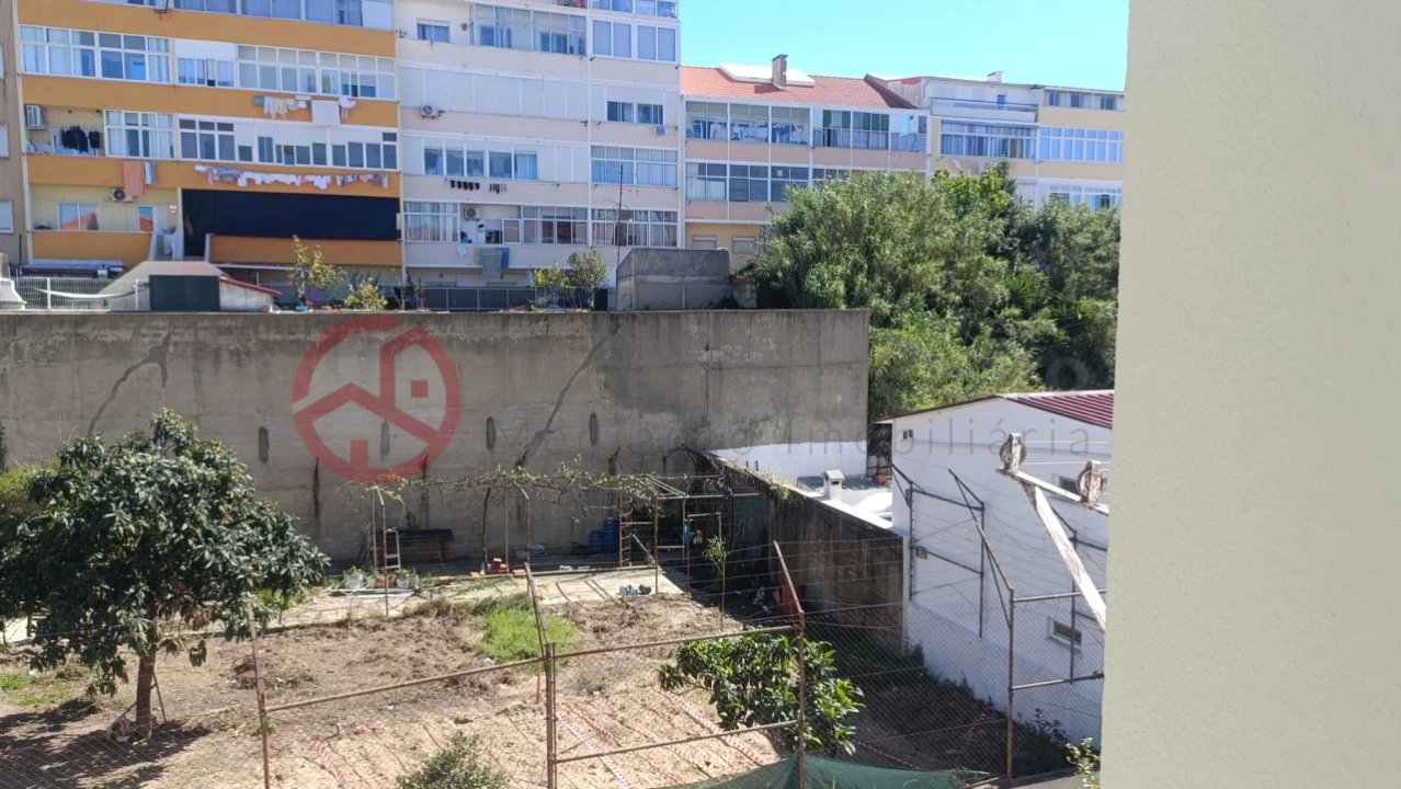 Apartamento T2 para Arrendamento em Laranjeiro e Feijó Foto 31