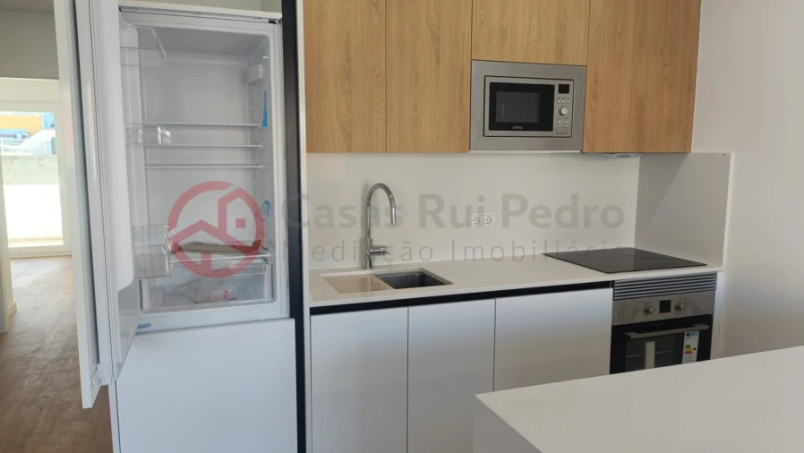 Apartamento T2 para Arrendamento em Laranjeiro e Feijó Foto 8