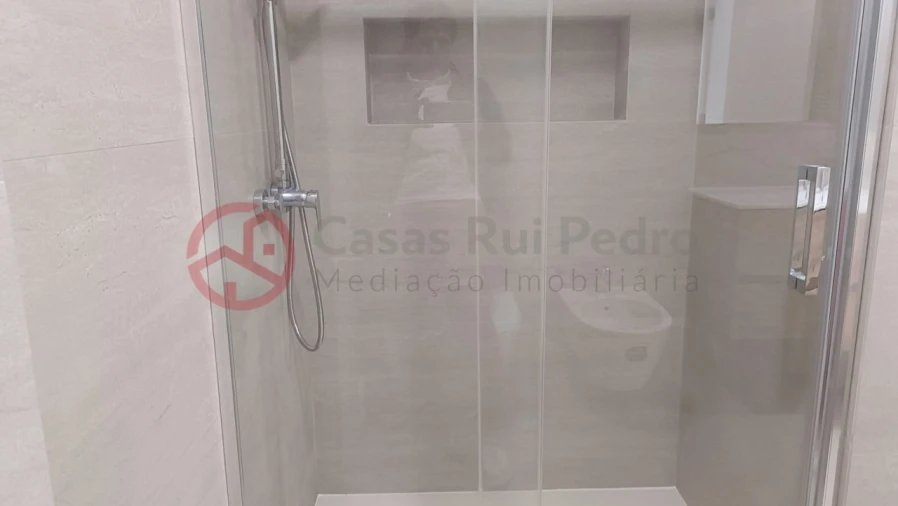 Apartamento T2 para Arrendamento em Laranjeiro e Feijó Foto 20