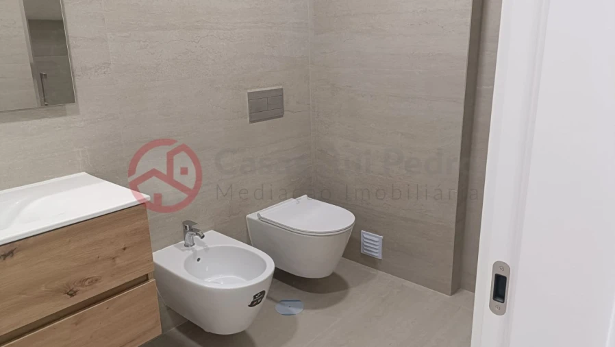 Apartamento T2 para Arrendamento em Laranjeiro e Feijó Foto 23