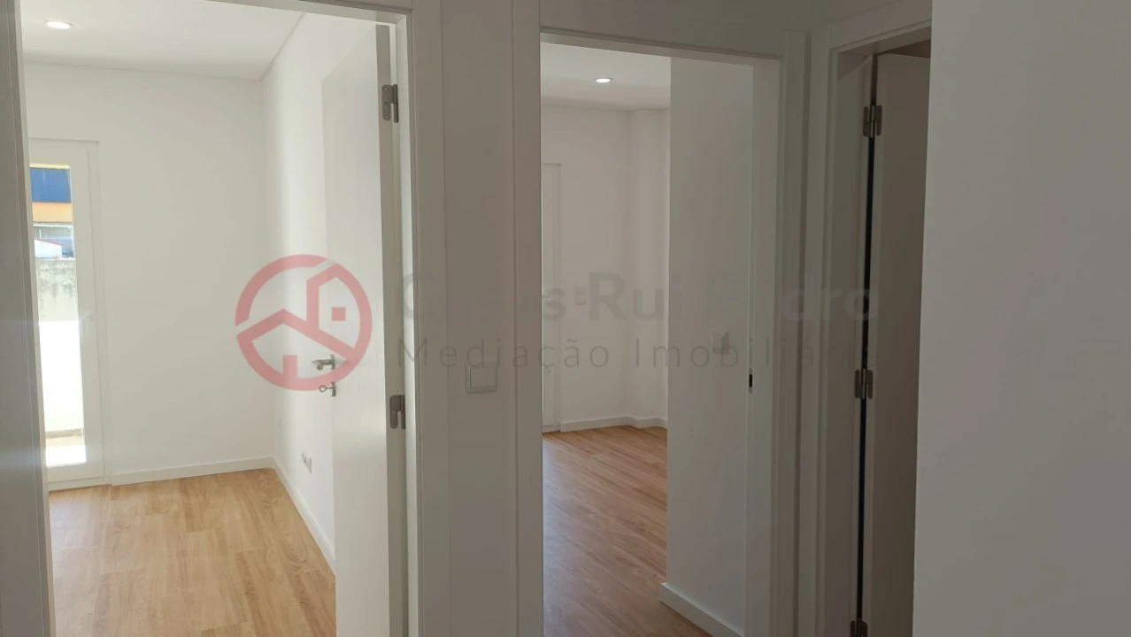 Apartamento T2 para Arrendamento em Laranjeiro e Feijó Foto 27