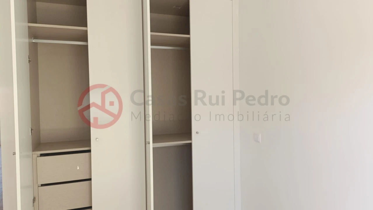 Apartamento T2 para Arrendamento em Laranjeiro e Feijó Foto 29