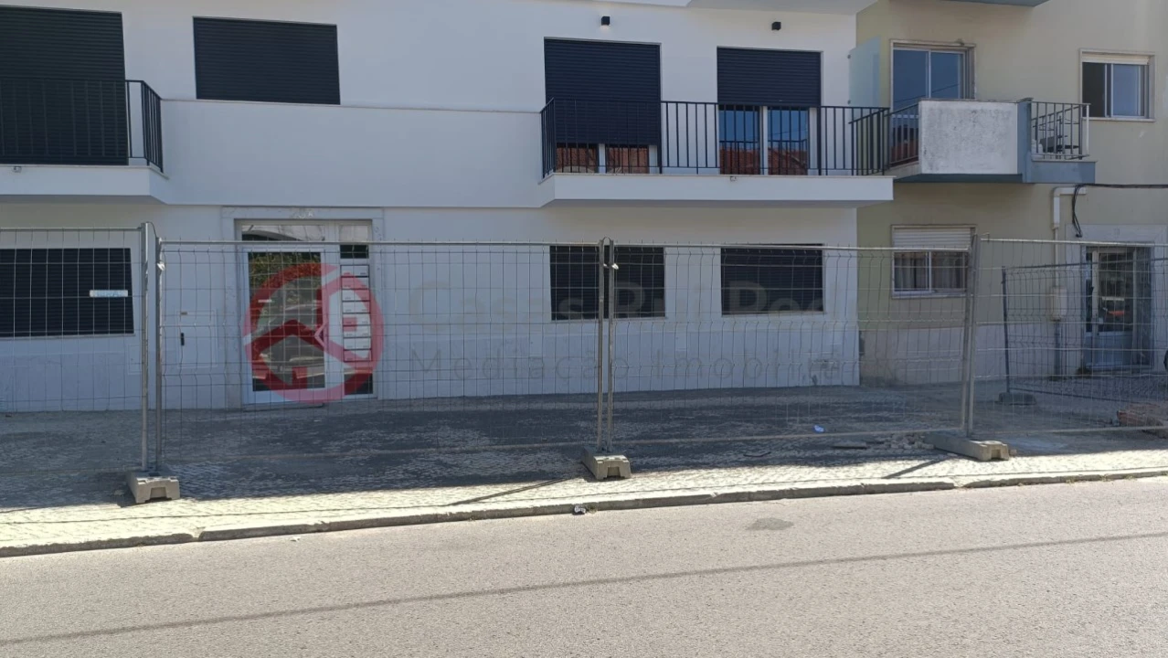 Apartamento T2 para Arrendamento em Laranjeiro e Feijó Foto 38