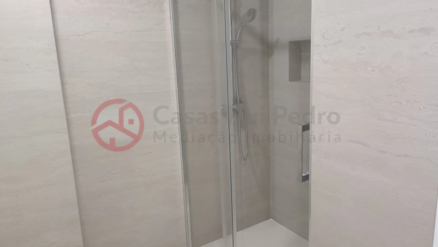 Apartamento T2 para Arrendamento em Laranjeiro e Feijó Foto 22