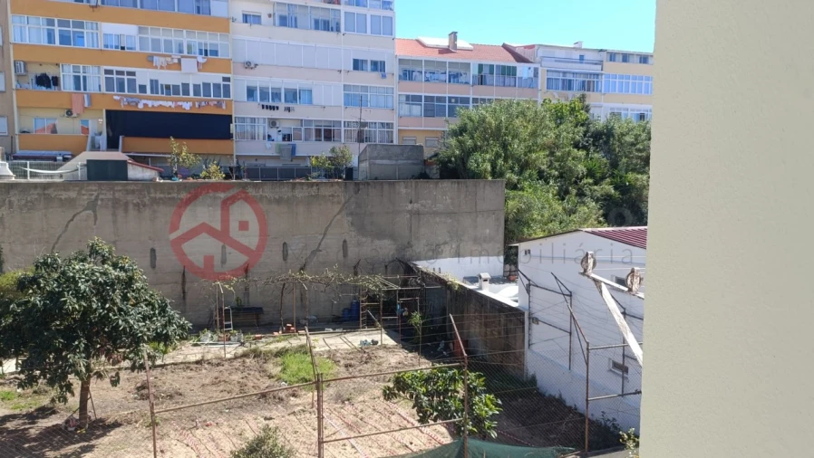 Apartamento T2 para Arrendamento em Laranjeiro e Feijó Foto 31