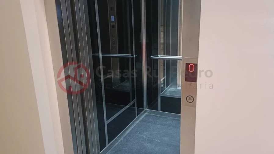 Apartamento T2 para Arrendamento em Laranjeiro e Feijó Foto 33