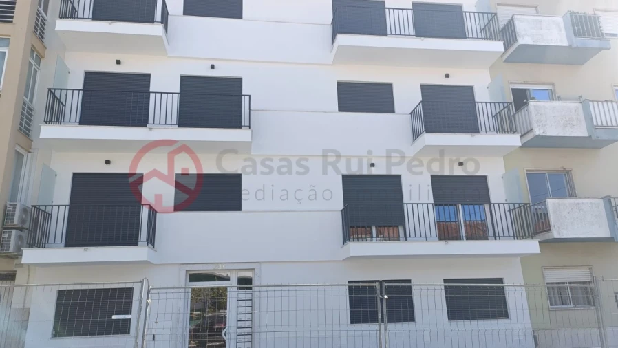 Apartamento T2 para Arrendamento em Laranjeiro e Feijó Foto 37