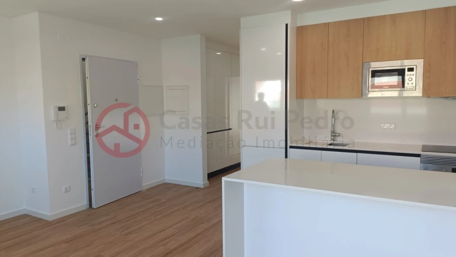 Apartamento T2 para Arrendamento em Laranjeiro e Feijó Foto 3