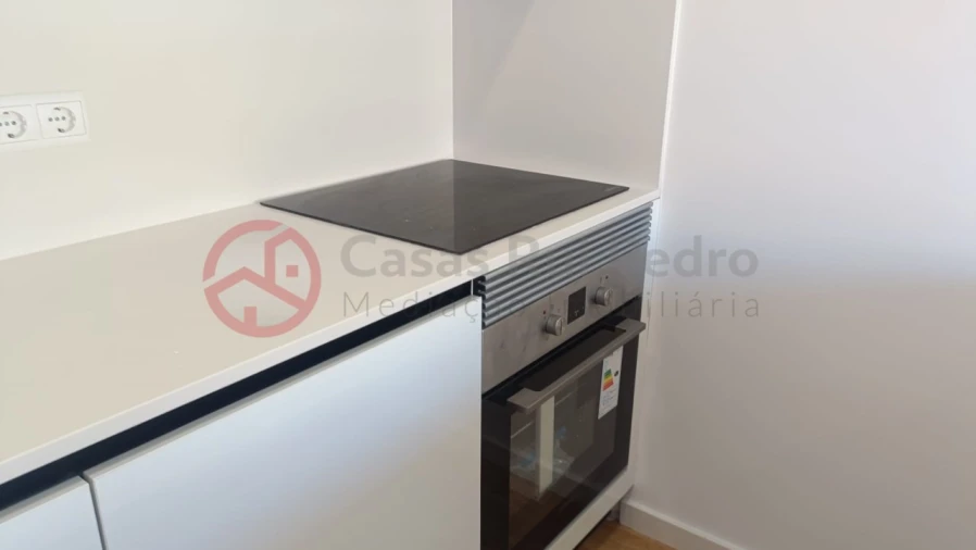 Apartamento T2 para Arrendamento em Laranjeiro e Feijó Foto 7