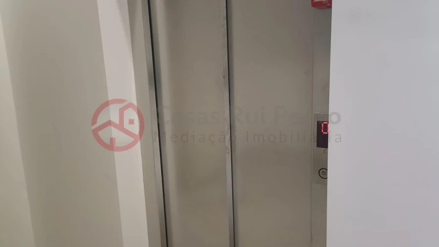 Apartamento T2 para Arrendamento em Laranjeiro e Feijó Foto 32