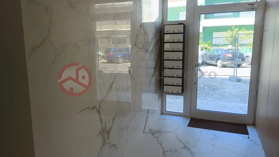 Apartamento T2 para Arrendamento em Laranjeiro e Feijó Foto 36