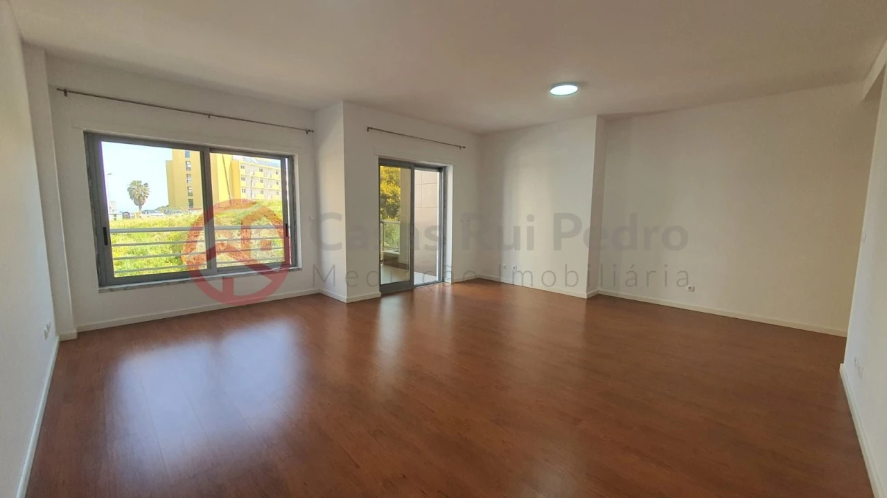 Apartamento T2 para Arrendamento em Laranjeiro e Feijó Foto 1