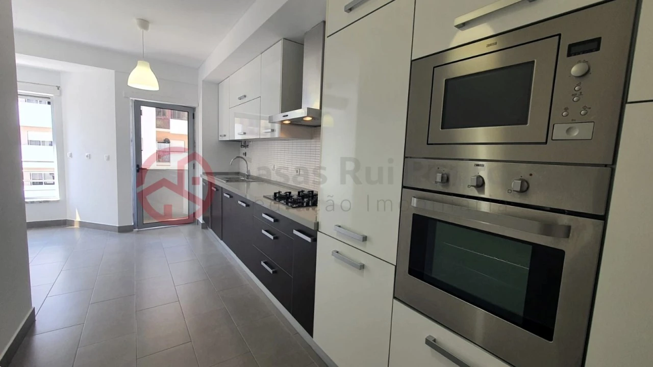 Apartamento T2 para Arrendamento em Laranjeiro e Feijó Foto 4