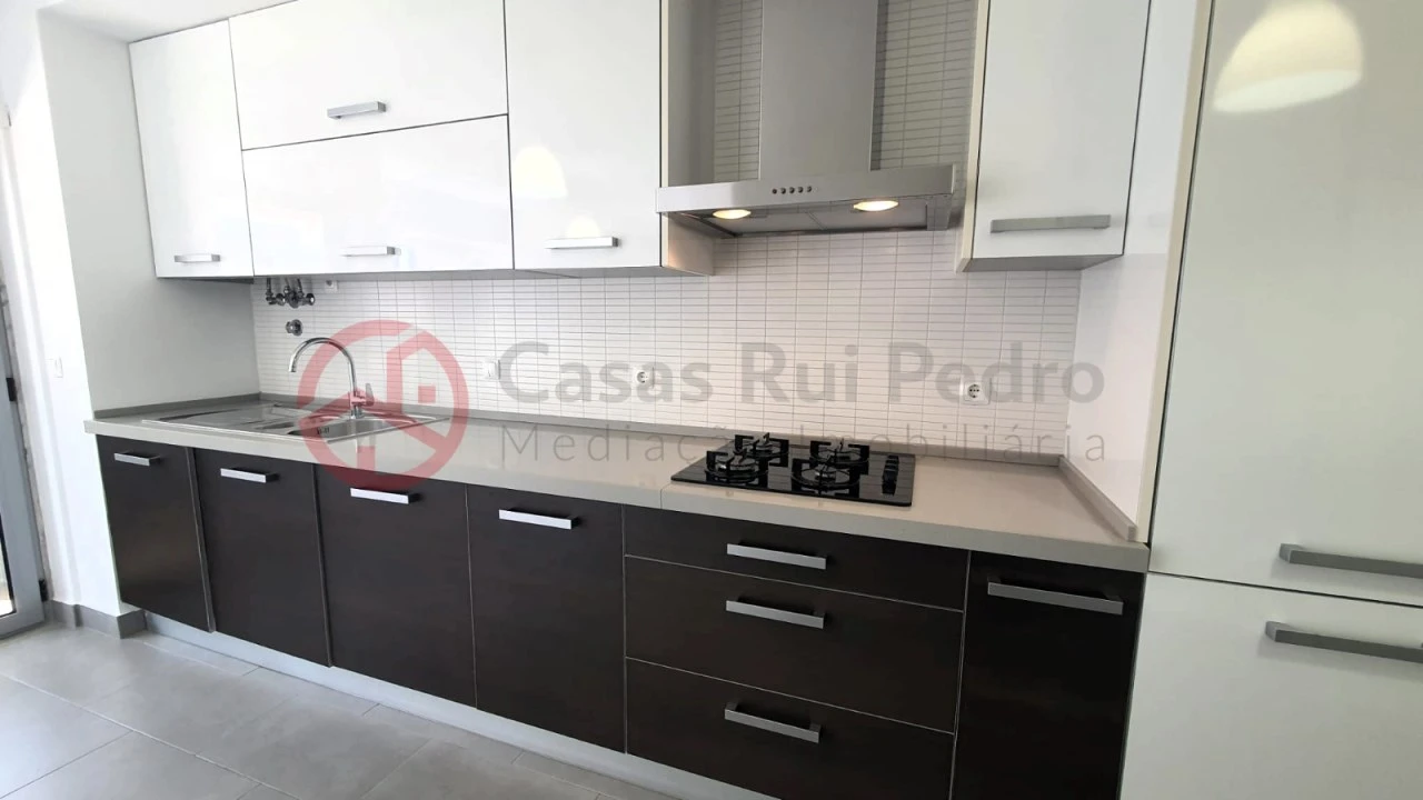 Apartamento T2 para Arrendamento em Laranjeiro e Feijó Foto 5