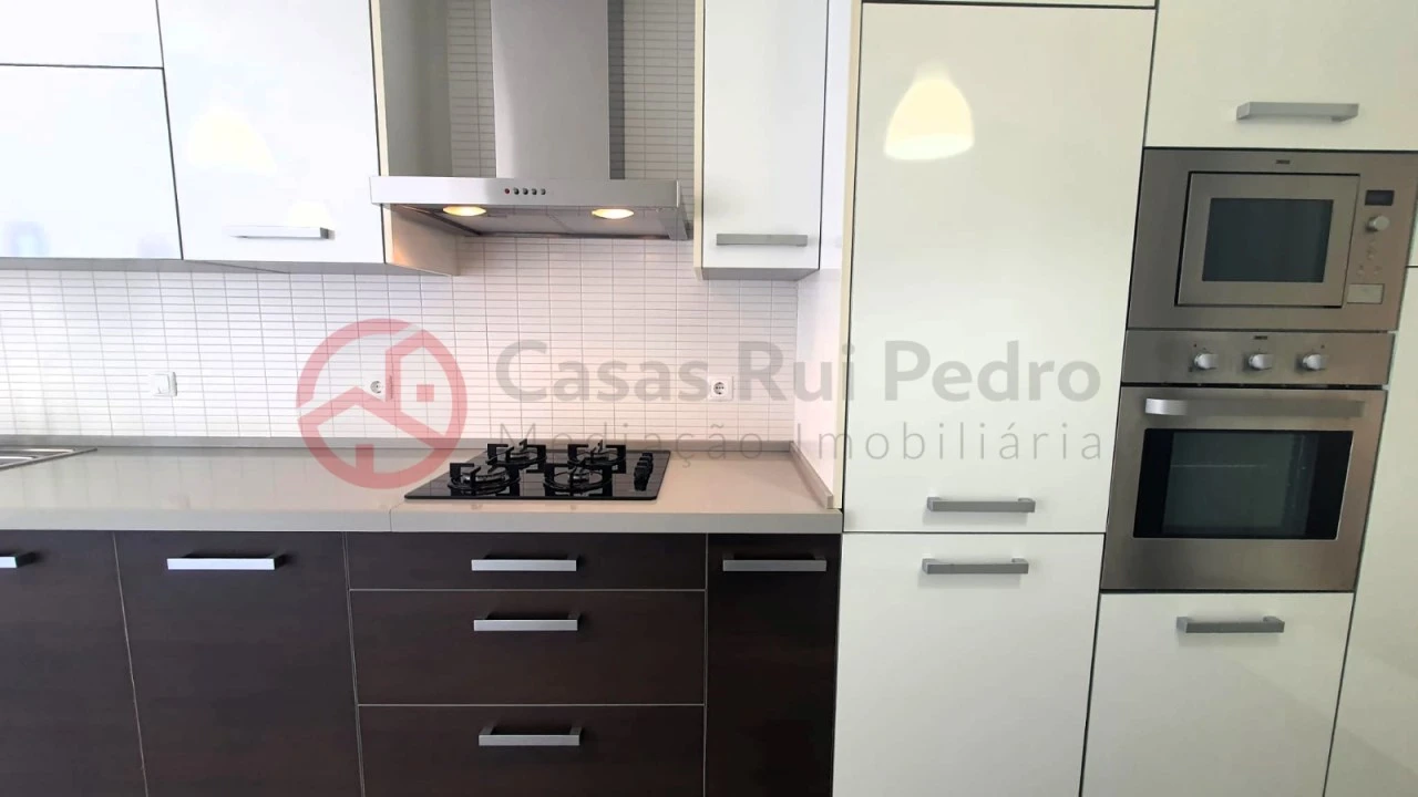 Apartamento T2 para Arrendamento em Laranjeiro e Feijó Foto 6