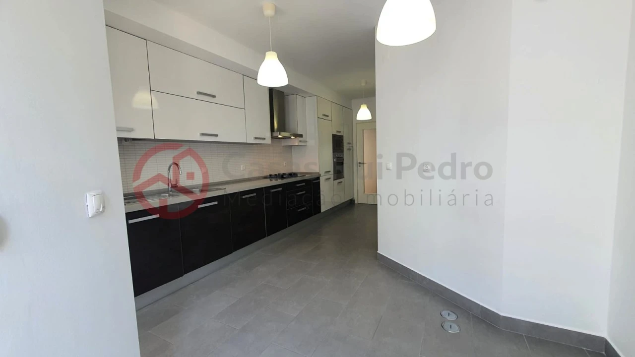 Apartamento T2 para Arrendamento em Laranjeiro e Feijó Foto 7