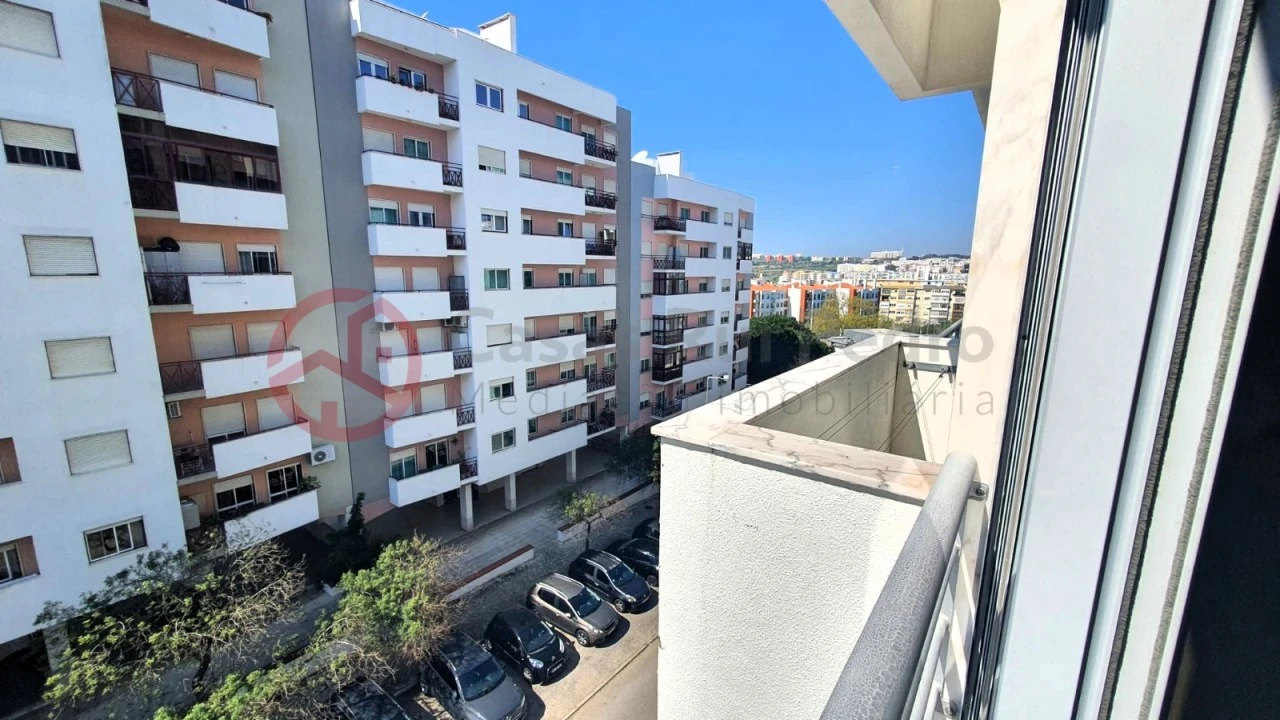 Apartamento T2 para Arrendamento em Laranjeiro e Feijó Foto 11