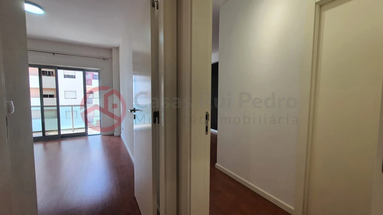 Apartamento T2 para Arrendamento em Laranjeiro e Feijó Foto 12