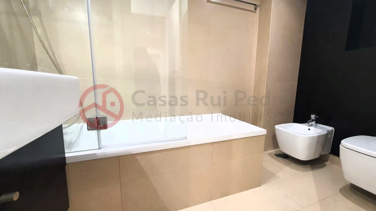 Apartamento T2 para Arrendamento em Laranjeiro e Feijó Foto 19