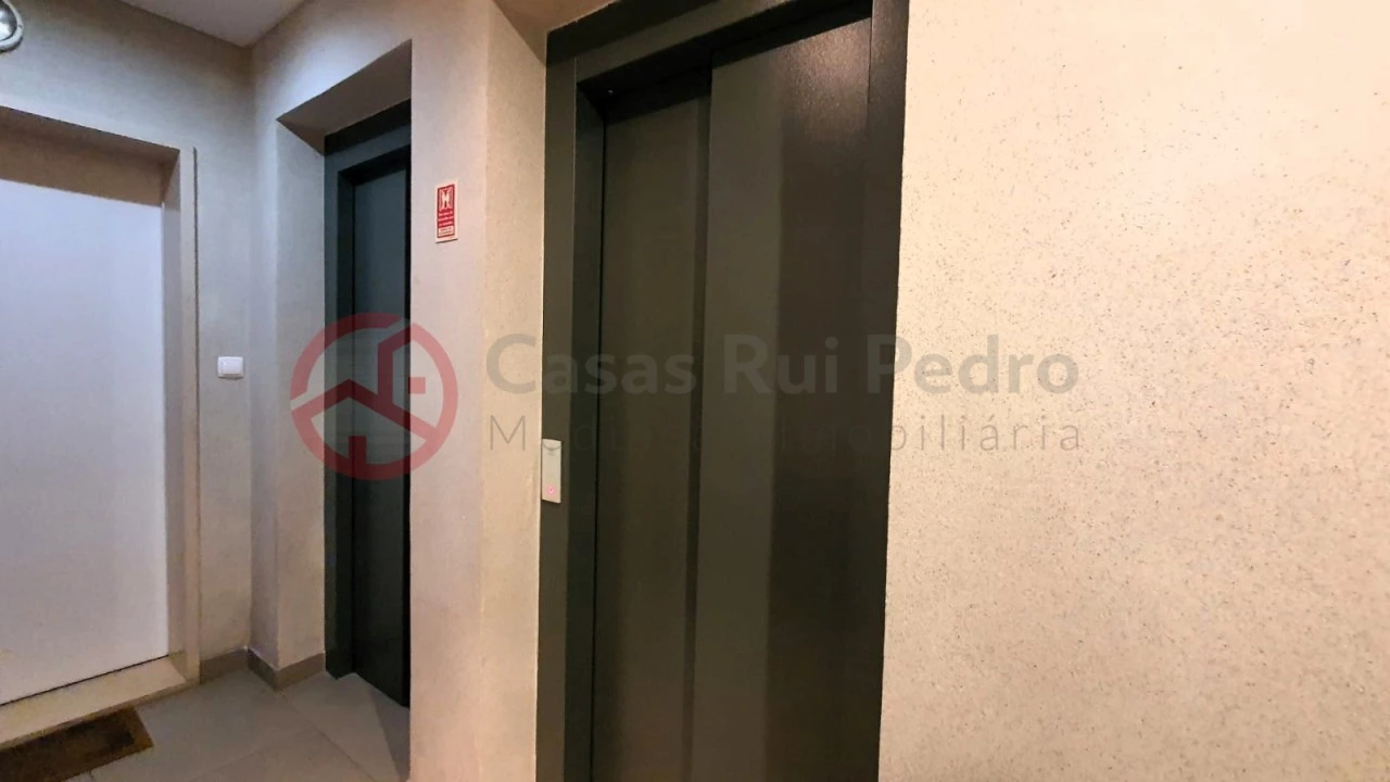 Apartamento T2 para Arrendamento em Laranjeiro e Feijó Foto 20