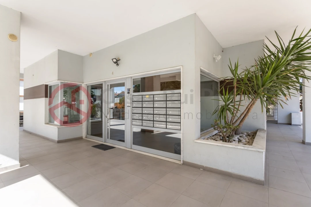 Apartamento T2 para Arrendamento em Laranjeiro e Feijó Foto 11