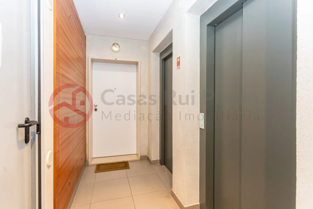 Apartamento T2 para Arrendamento em Laranjeiro e Feijó Foto 15