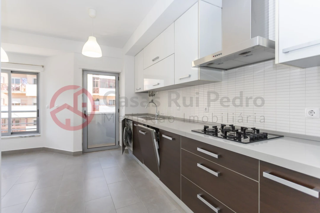 Apartamento T2 para Arrendamento em Laranjeiro e Feijó Foto 19