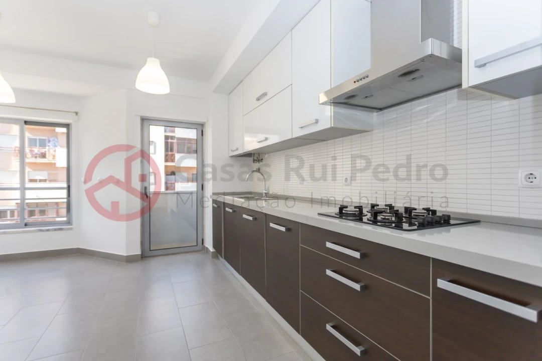 Apartamento T2 para Arrendamento em Laranjeiro e Feijó Foto 20