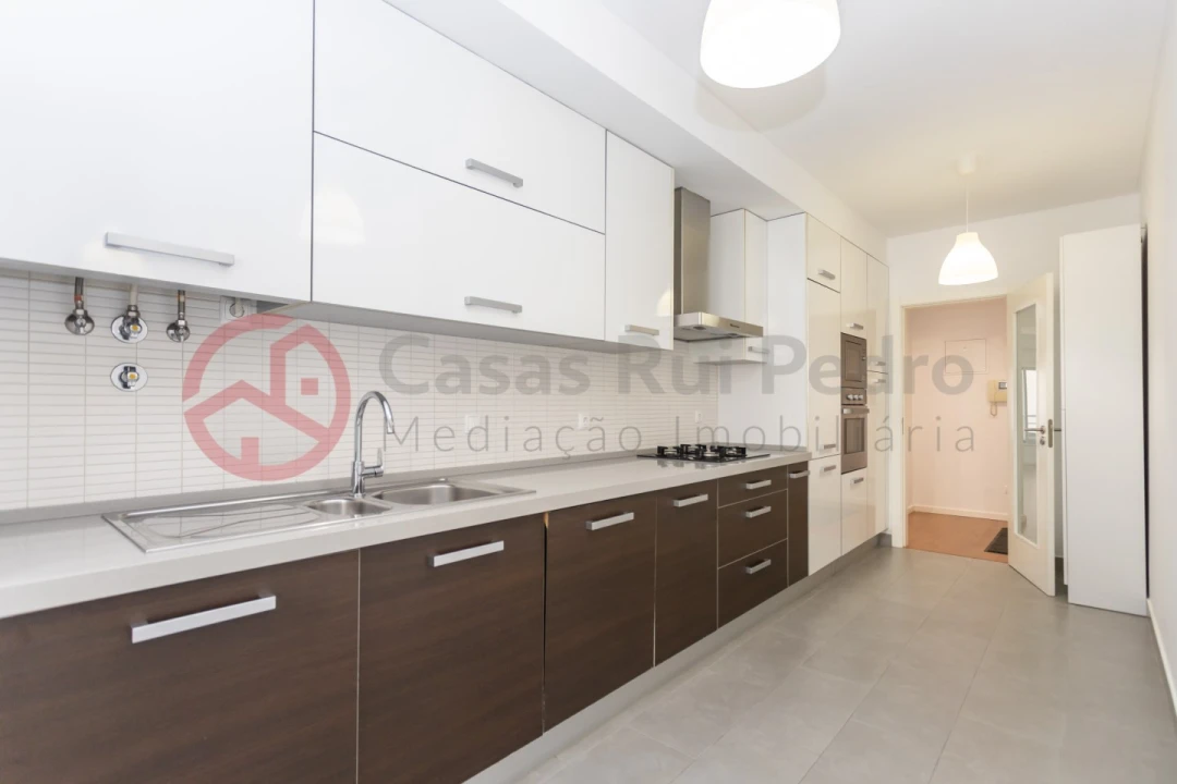 Apartamento T2 para Arrendamento em Laranjeiro e Feijó Foto 22