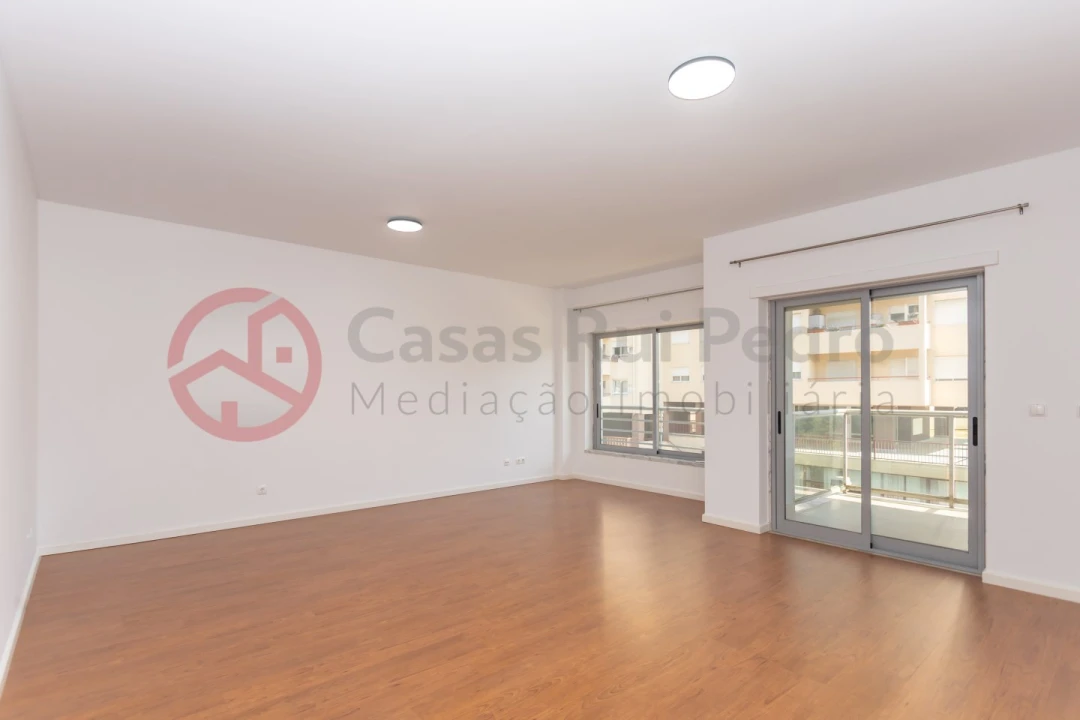 Apartamento T2 para Arrendamento em Laranjeiro e Feijó Foto 31