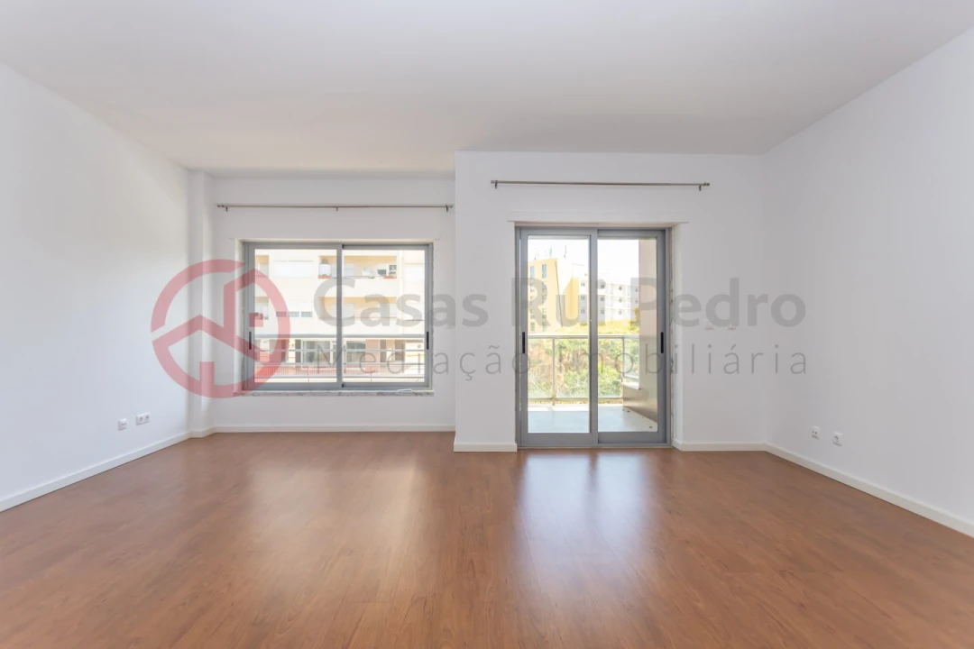 Apartamento T2 para Arrendamento em Laranjeiro e Feijó Foto 32