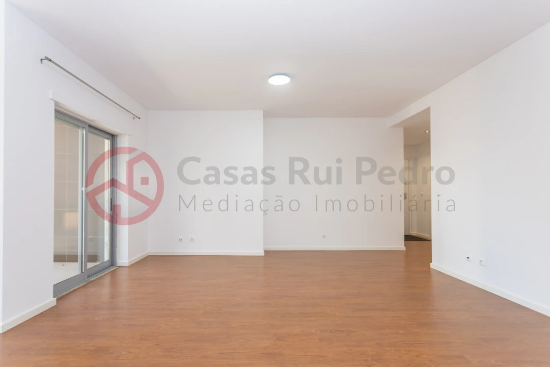 Apartamento T2 para Arrendamento em Laranjeiro e Feijó Foto 33