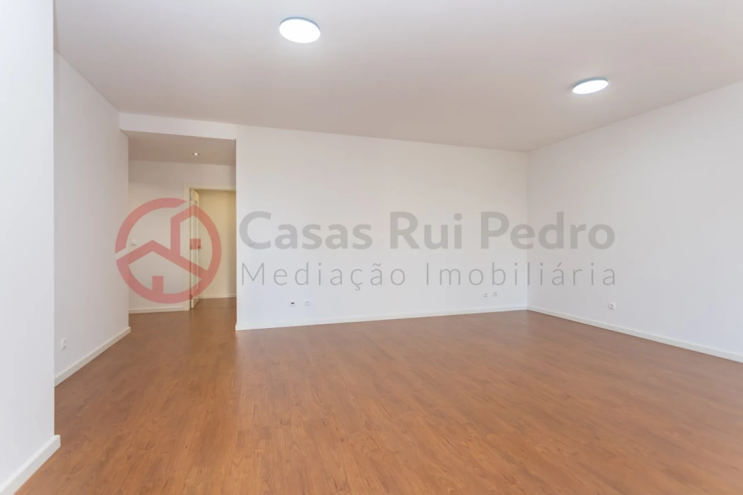 Apartamento T2 para Arrendamento em Laranjeiro e Feijó Foto 37