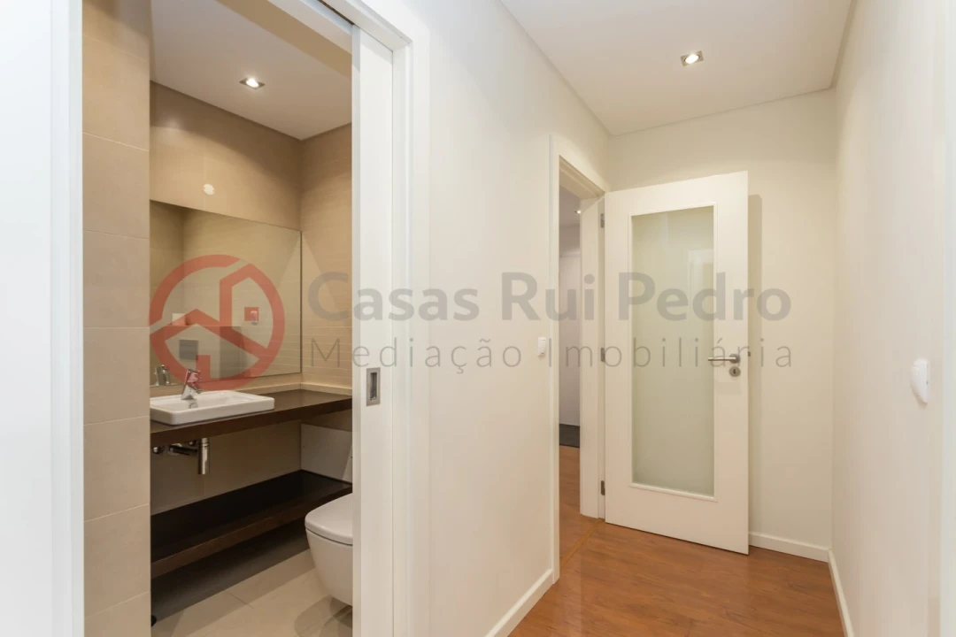 Apartamento T2 para Arrendamento em Laranjeiro e Feijó Foto 40