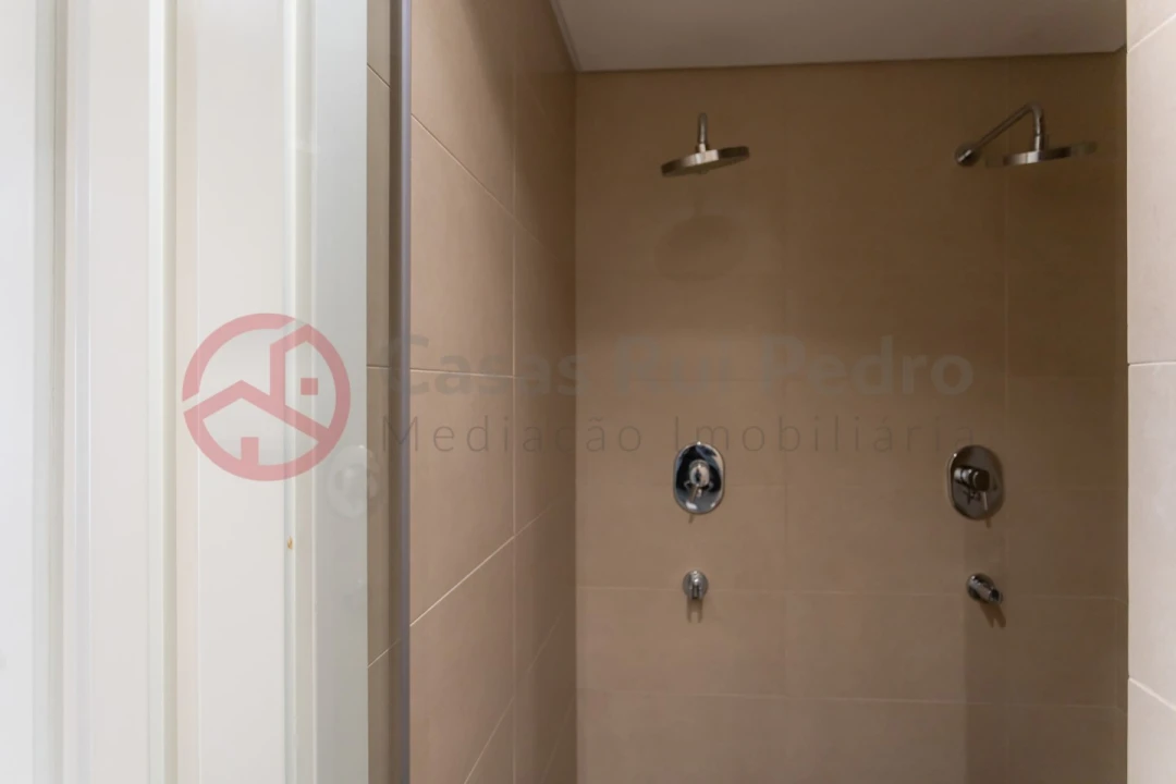 Apartamento T2 para Arrendamento em Laranjeiro e Feijó Foto 43