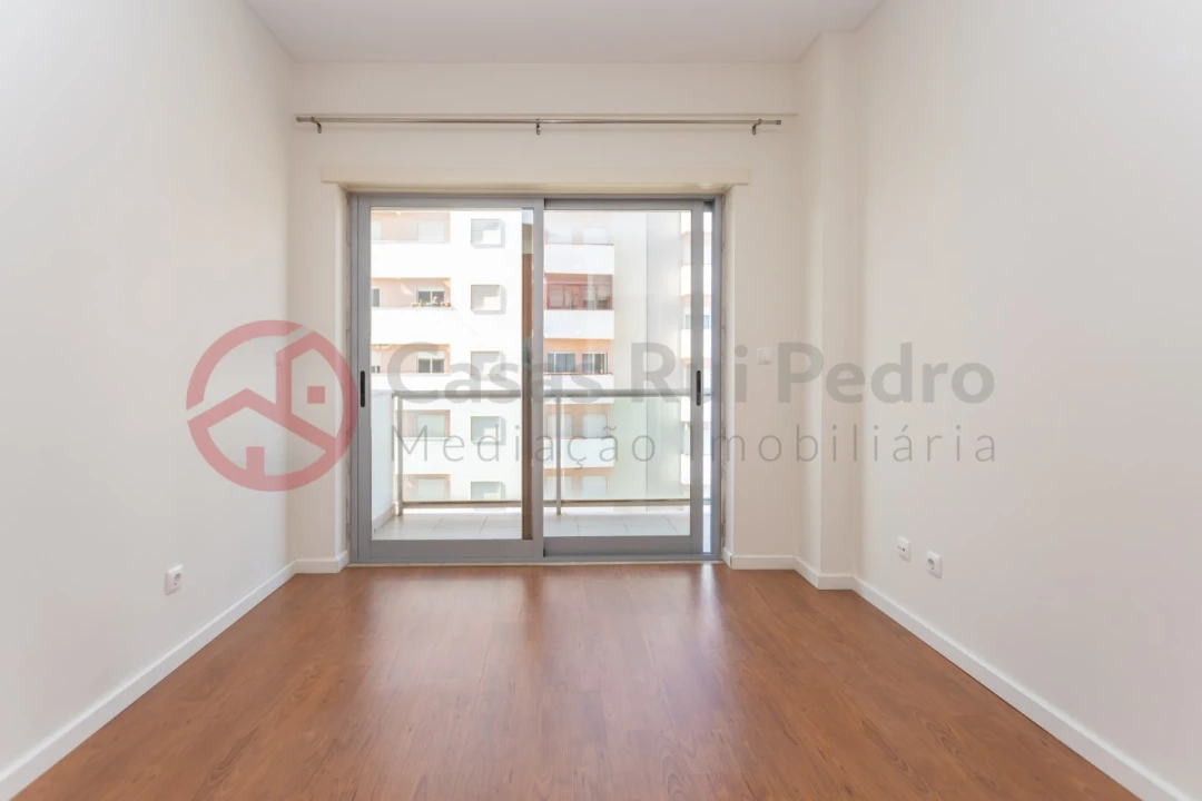 Apartamento T2 para Arrendamento em Laranjeiro e Feijó Foto 44