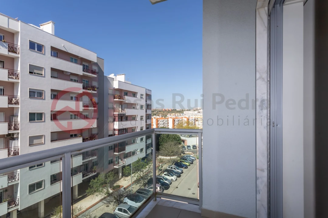 Apartamento T2 para Arrendamento em Laranjeiro e Feijó Foto 47