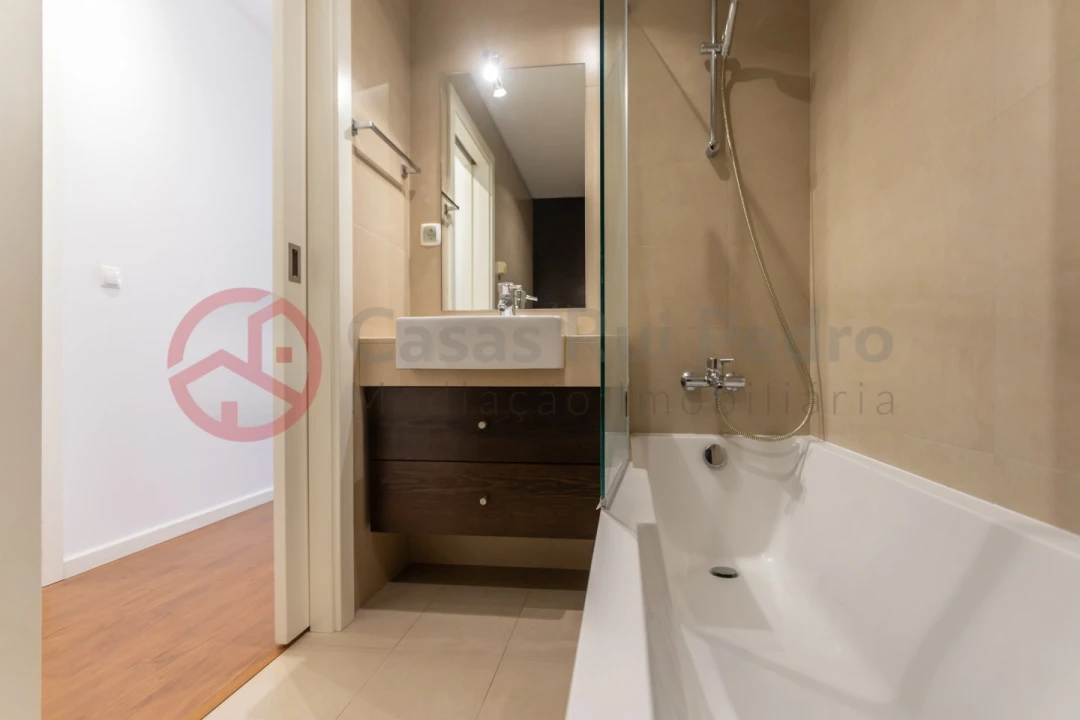 Apartamento T2 para Arrendamento em Laranjeiro e Feijó Foto 49