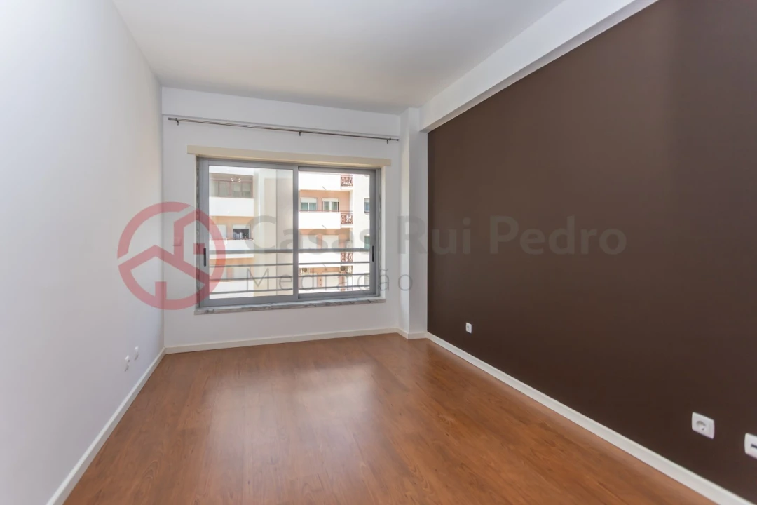 Apartamento T2 para Arrendamento em Laranjeiro e Feijó Foto 51