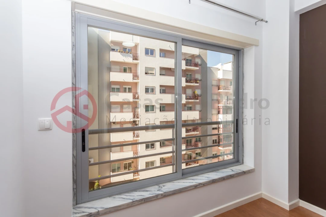 Apartamento T2 para Arrendamento em Laranjeiro e Feijó Foto 52