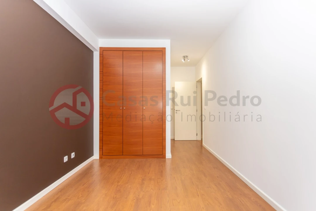 Apartamento T2 para Arrendamento em Laranjeiro e Feijó Foto 53