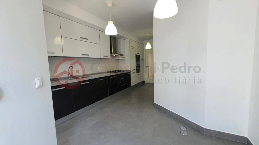 Apartamento T2 para Arrendamento em Laranjeiro e Feijó Foto 7