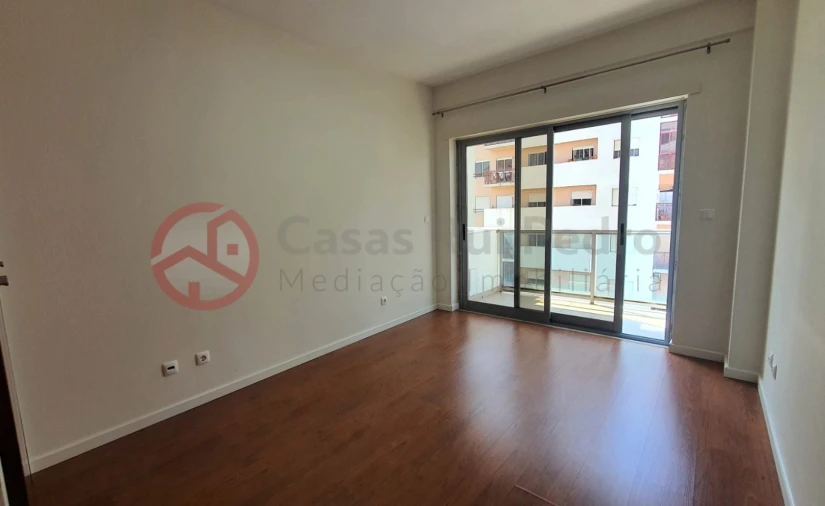 Apartamento T2 para Arrendamento em Laranjeiro e Feijó Foto 14